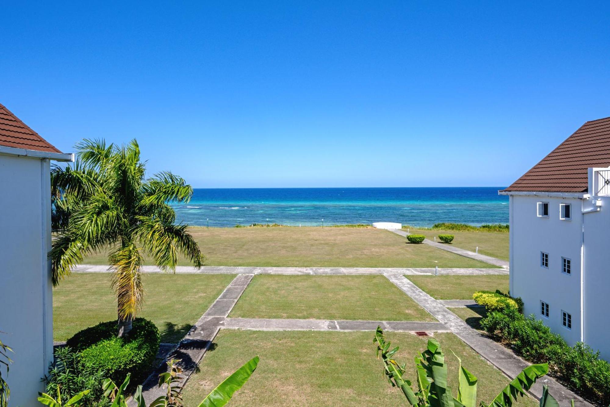Marriott Seacastles E22, Montego Bay Aparthotel Exterior photo