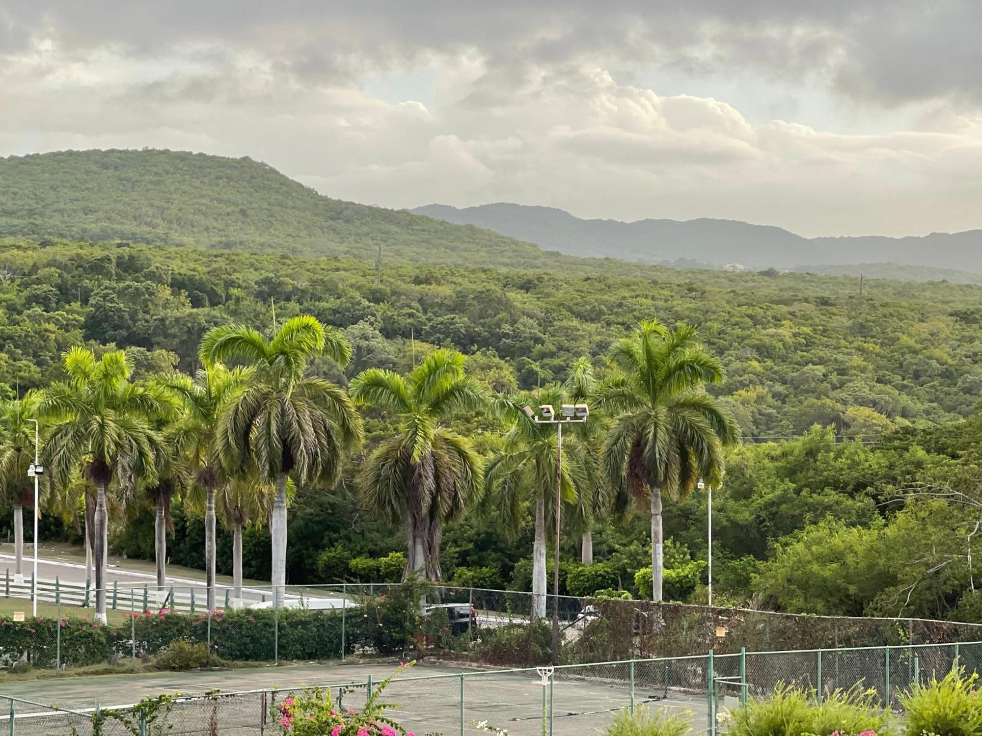 Marriott Seacastles E22, Montego Bay Aparthotel Exterior photo