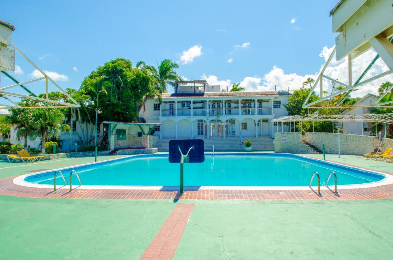 Marriott Seacastles E22, Montego Bay Aparthotel Exterior photo
